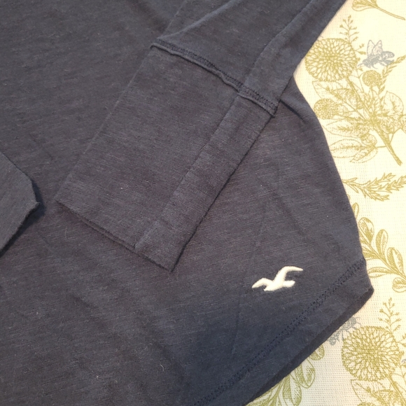 Hollister V-Neck Long Sleeve Shirt - Picture 4 of 4